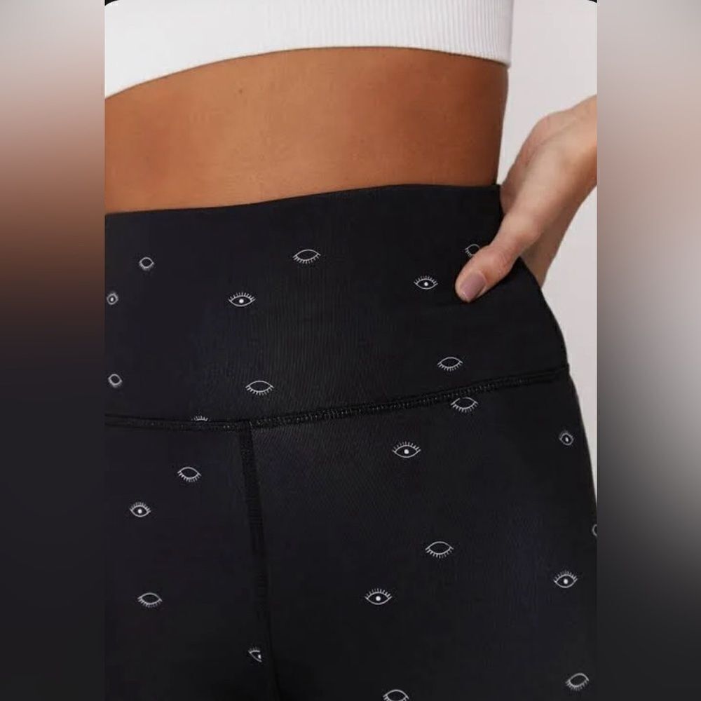 Spiritual Gangster Essential High Waist Legging with eye detail. S - Picture 2 of 3
